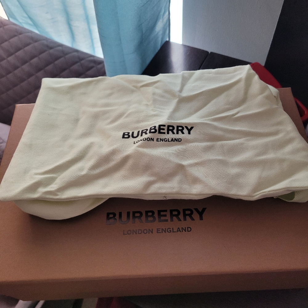 Shoes - Picture 5 of 7